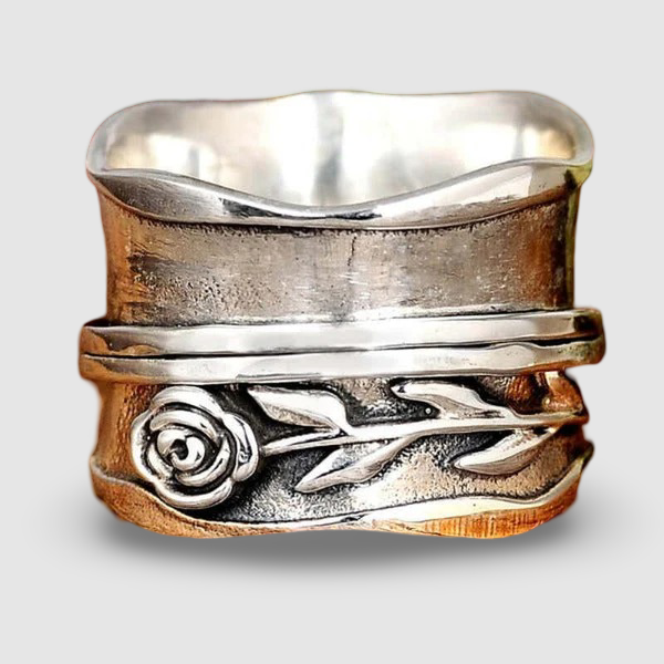 Vintage Ring with a Flower Design~